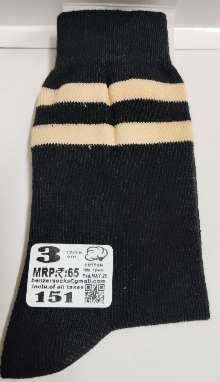 1 321 BLACK SOCKS 2 CREAM PATA 