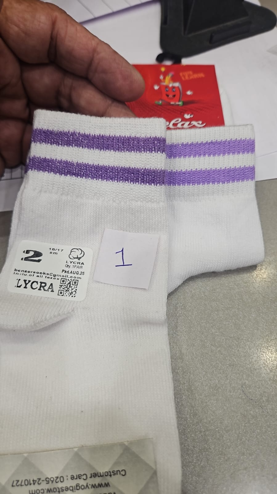 WHITE SOCKS IN PURPLE ELASTIC LYCRA