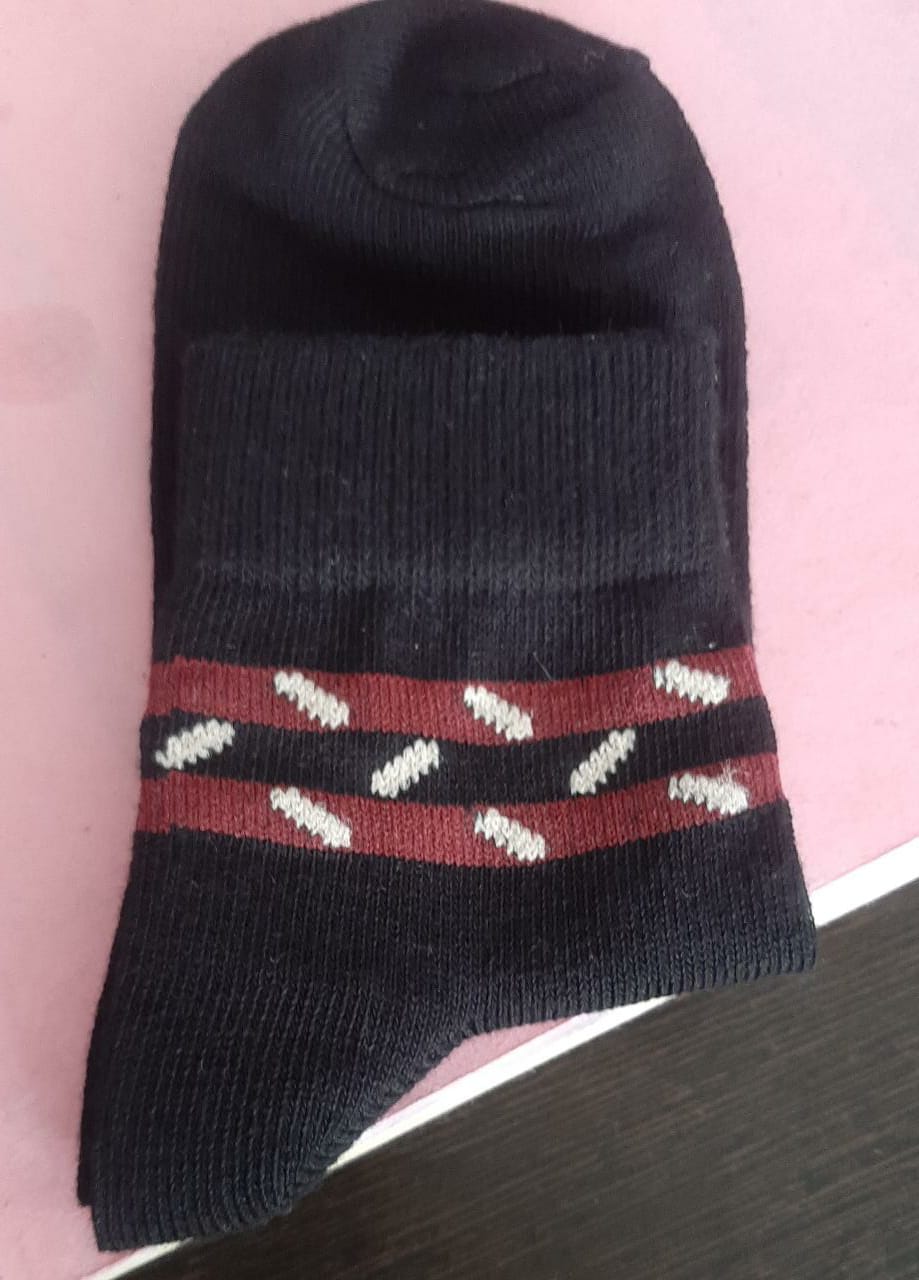 8 216 BLACK SOCKS MAROON PATTI /CREAM CUT ANKLE 