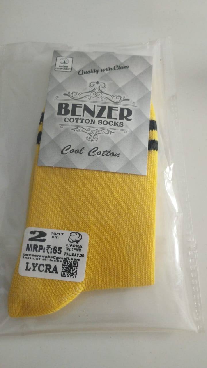 1 211 YELLOW SOCKS 2 BLACK PATTI LYCRA 